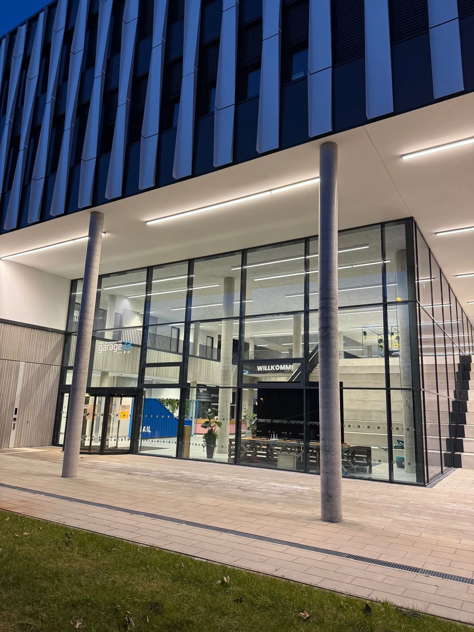 Main entrance of garage33