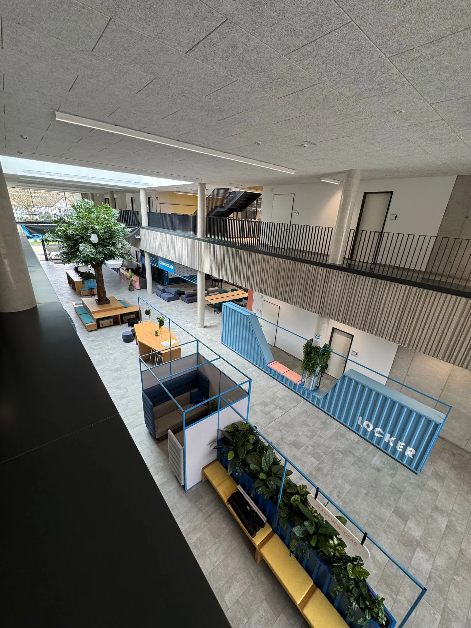 Main hall of garage33